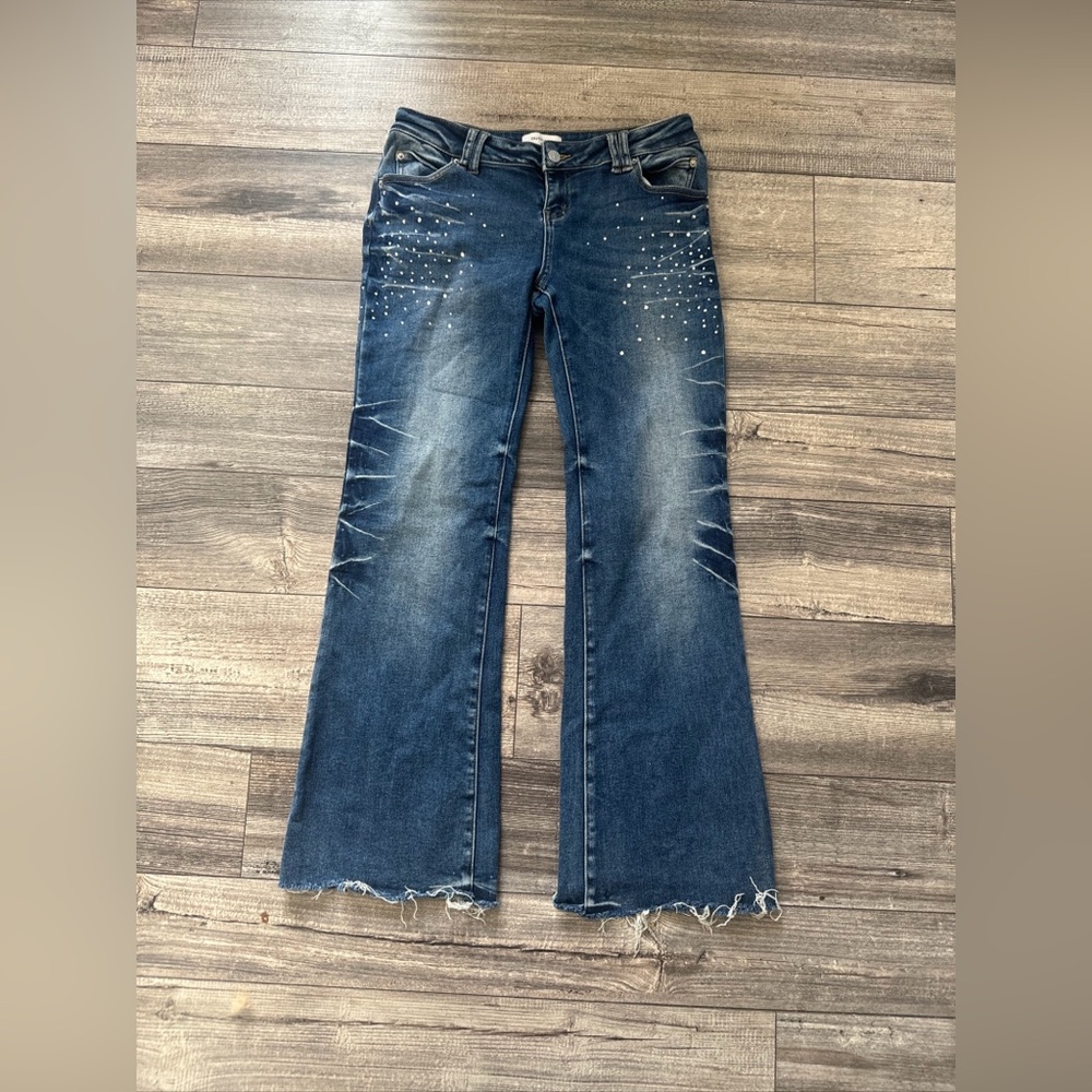 Women’s Outcast Jeans With Rhinestones And Bleach Detail Size M Frayed Hem